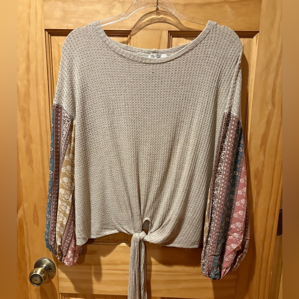 Blue Pepper long-sleeved beige waffle-knit shirt patterned sleeves tie at hem LG
